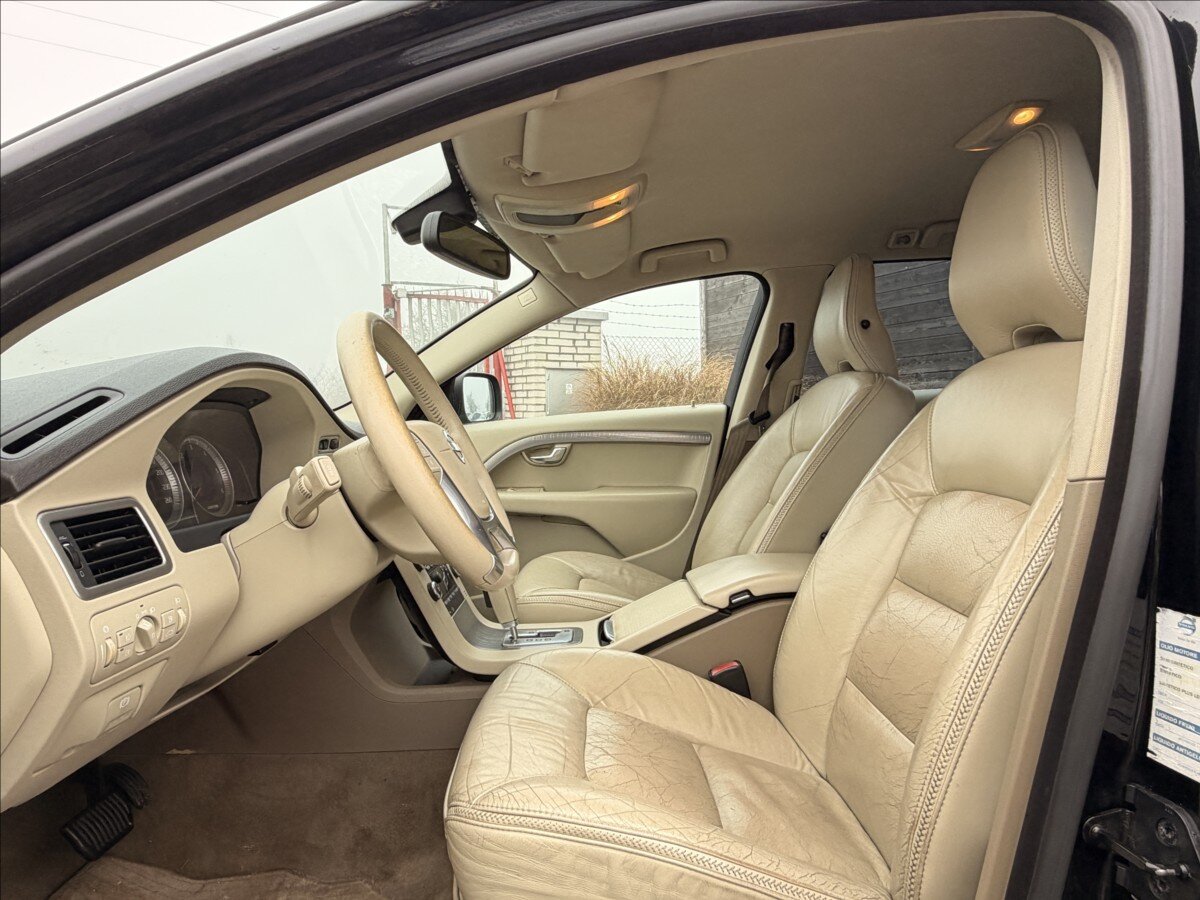 Volvo XC70 Kombi 2,4 l 151 kw