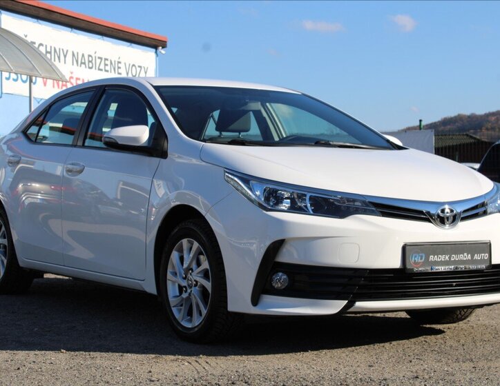 Toyota Corolla Sedan / Limuzína 1,6 l 97 kw
