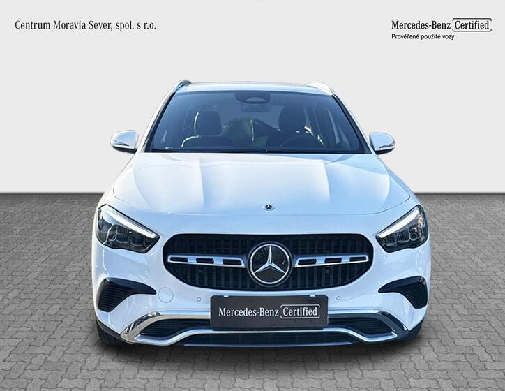 Mercedes-Benz GLA 8