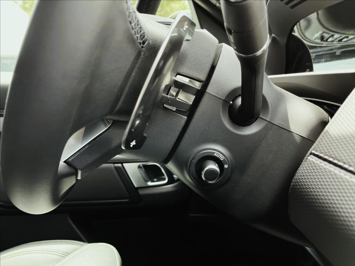 Land Rover Discovery SUV / Terénní 3,0 l 257 kw