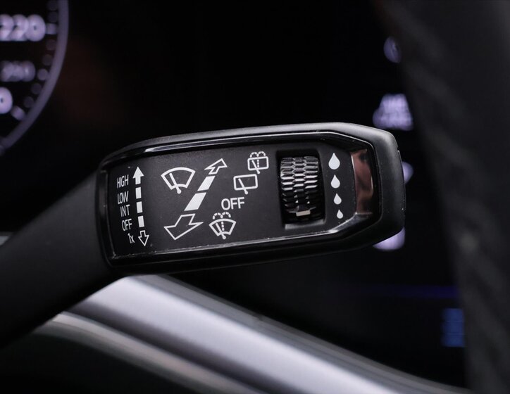 Volkswagen Touareg SUV / Terénní 3,0 l 210 kw