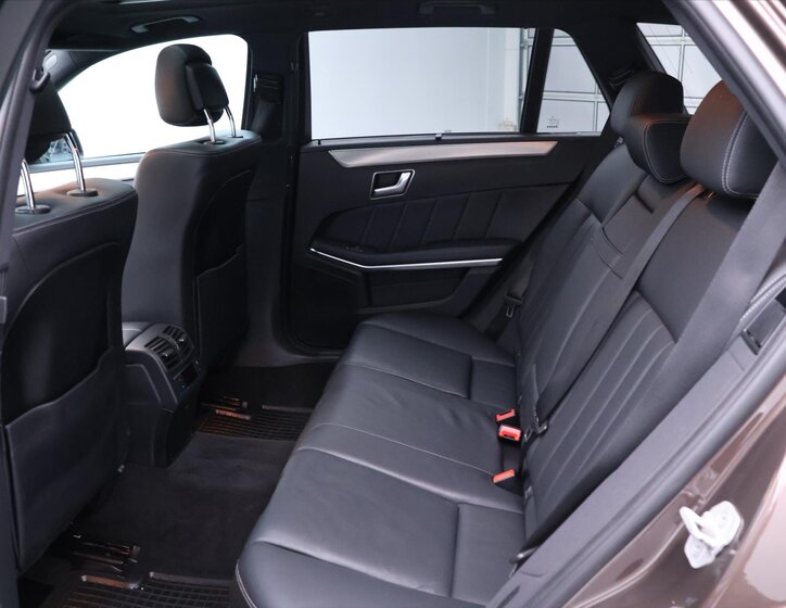 Mercedes-Benz Třídy E 16