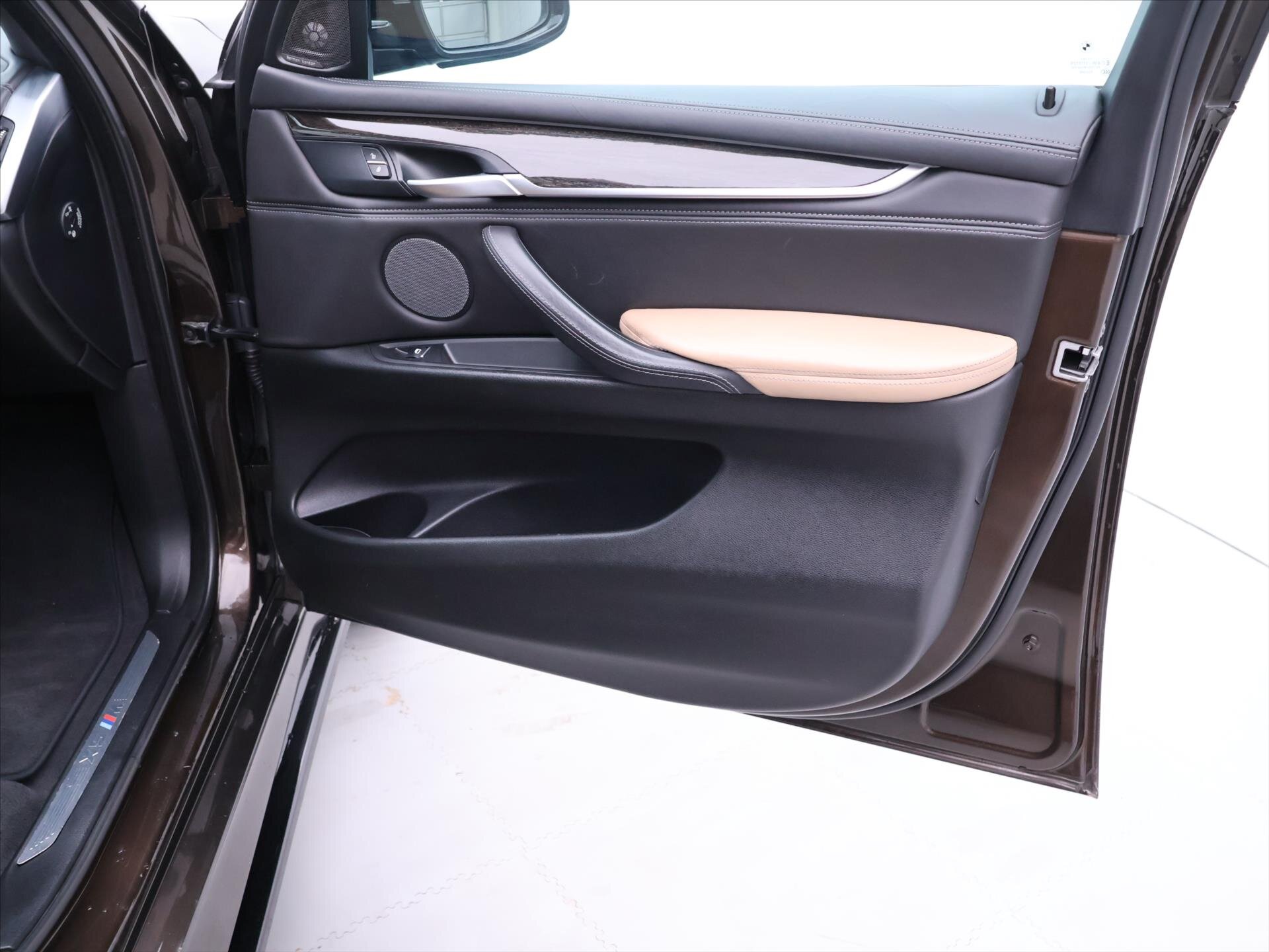 BMW X5 SUV / Terénní 4,4 l 423 kw