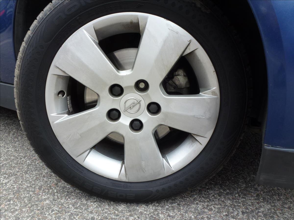 Opel Vectra Sedan / Limuzína 1,8 l 90 kw