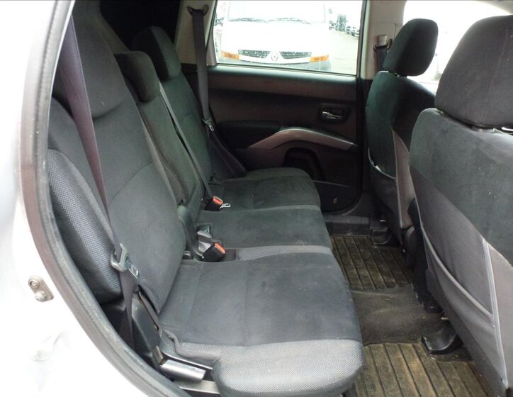 Mitsubishi Outlander SUV / Terénní 2,0 l 103 kw