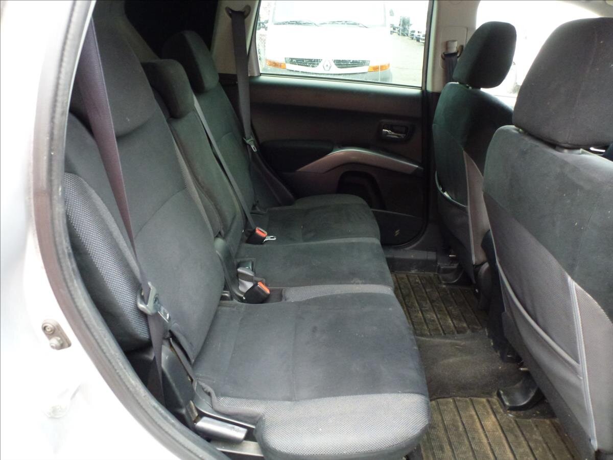 Mitsubishi Outlander SUV / Terénní 2,0 l 103 kw