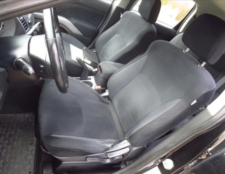 Mitsubishi Outlander SUV / Terénní 2,4 l 125 kw