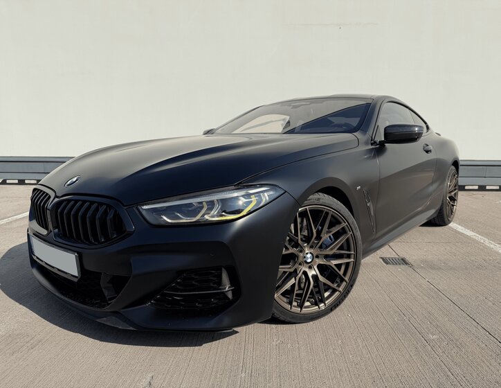 BMW M8 Kupé 4,4 l 390 kw