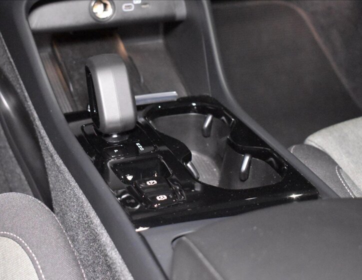 Volvo XC40 SUV / Terénní 2,0 l 120 kw