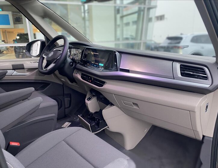 Volkswagen Multivan 12