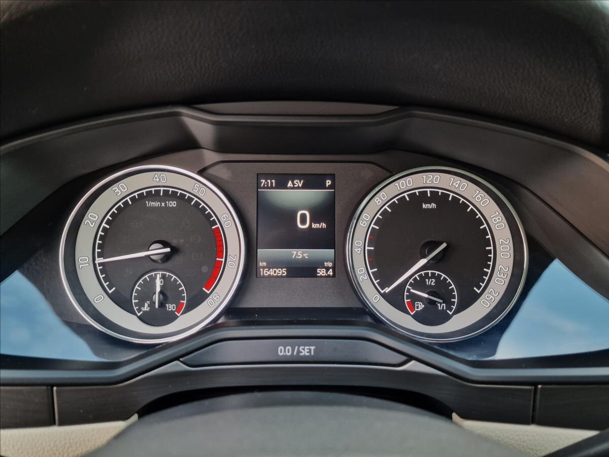 Škoda Superb Liftback 1,5 l 110 kw