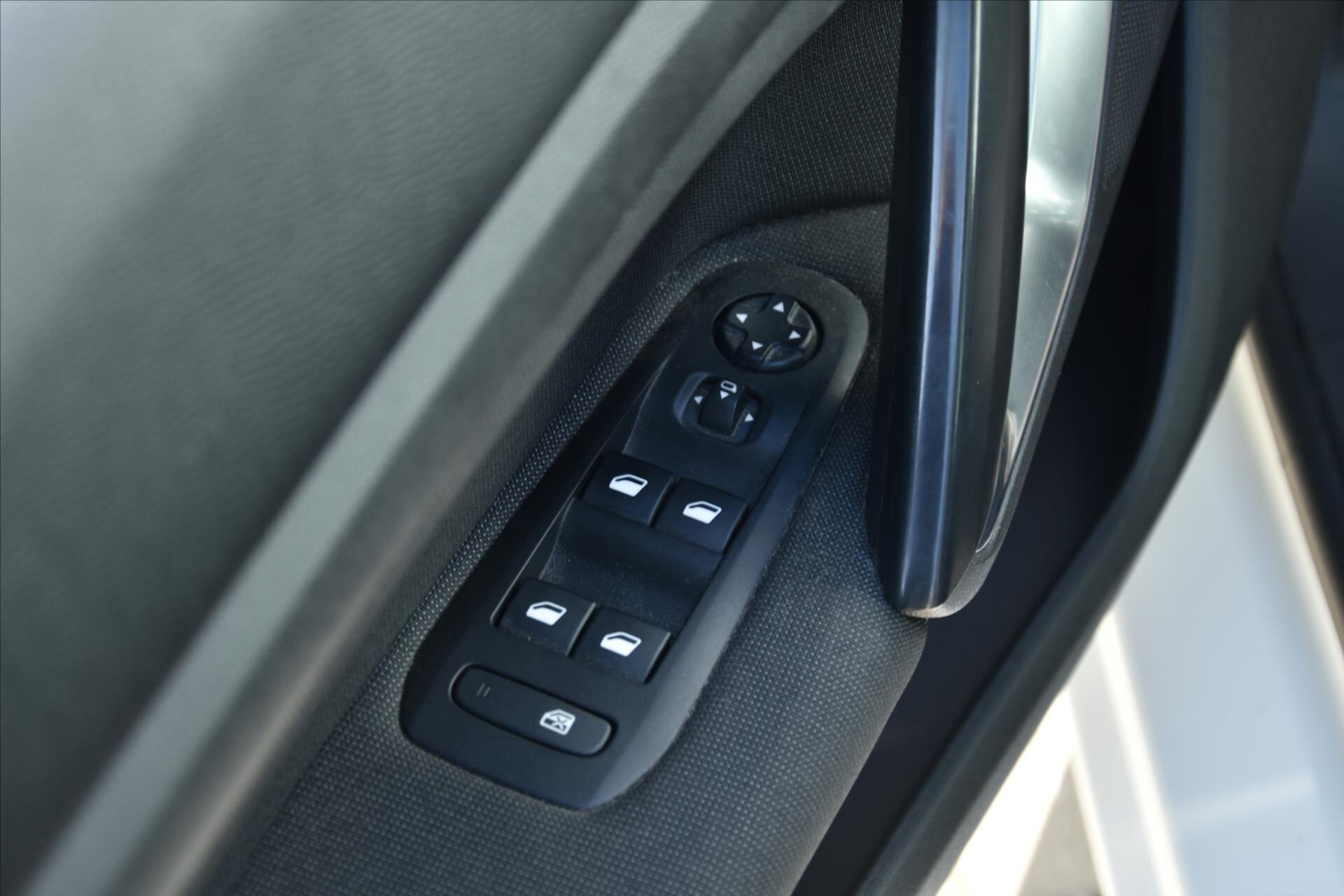 Peugeot 308 Kombi 1,5 l 96 kw