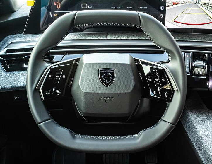 Peugeot 3008 SUV 1,2 l 107 kw