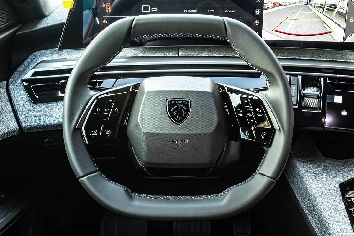 Peugeot 3008 SUV 1,2 l 107 kw