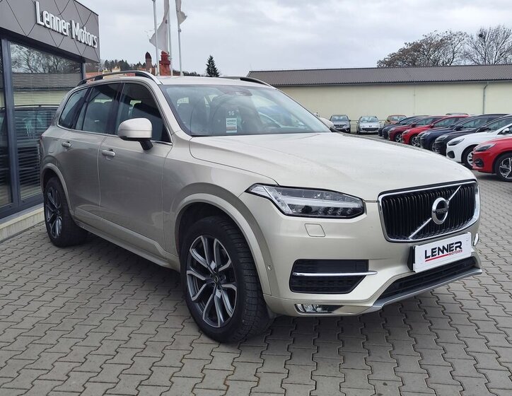 Volvo XC90 SUV / Terénní 2,0 l 235 kw