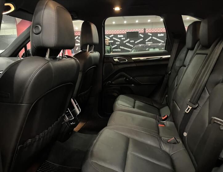 Porsche Cayenne 12