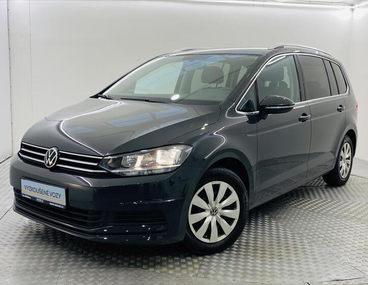 Volkswagen Touran 1