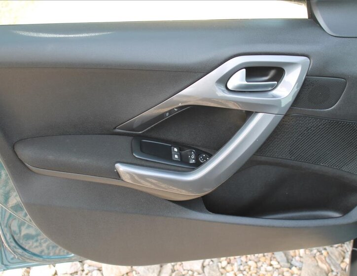 Peugeot 2008 SUV / Terénní 1,2 l 60 kw