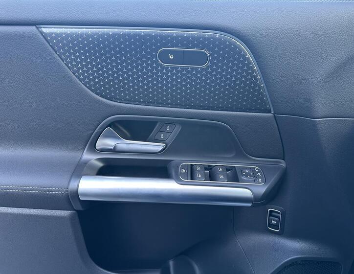 Mercedes-Benz EQA 10