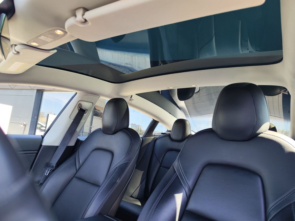 Tesla Model 3 Sedan / Limuzína 0,0 155 kw