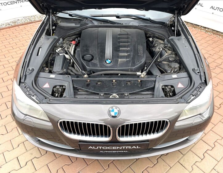 BMW Řada 5 Kombi 3,0 l 180 kw