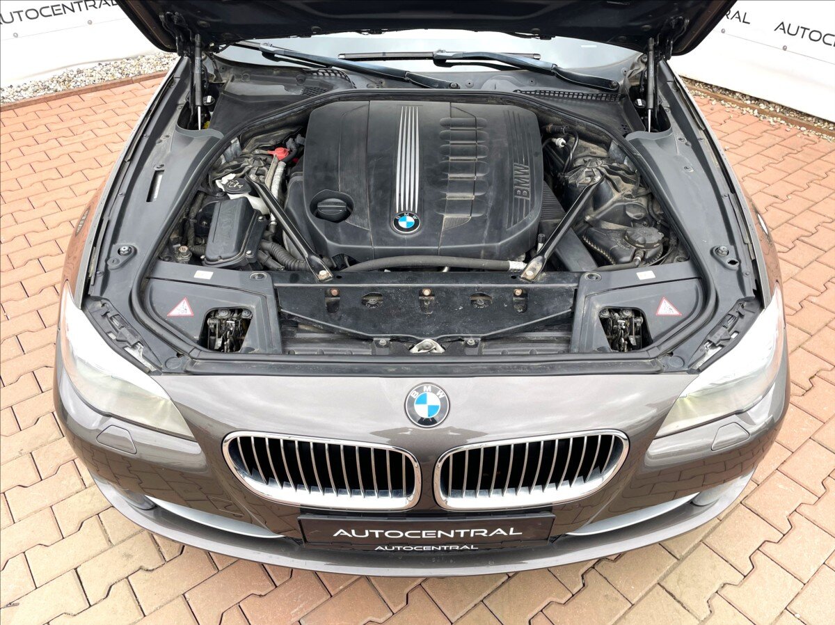 BMW Řada 5 Kombi 3,0 l 180 kw