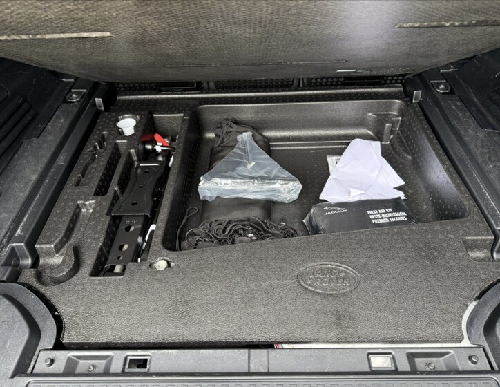 Land Rover Defender SUV / Terénní 3,0 l 221 kw