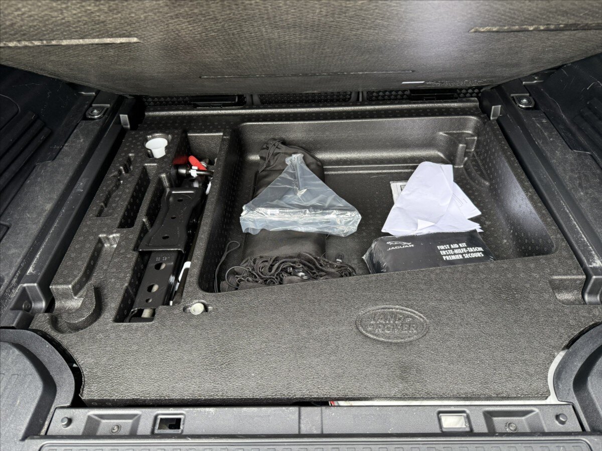 Land Rover Defender SUV / Terénní 3,0 l 221 kw