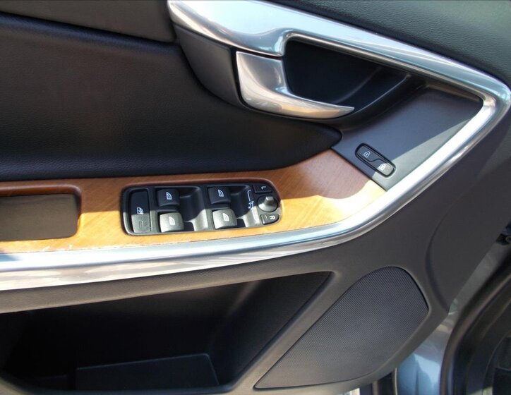 Volvo XC60 SUV / Terénní 2,0 l 110 kw