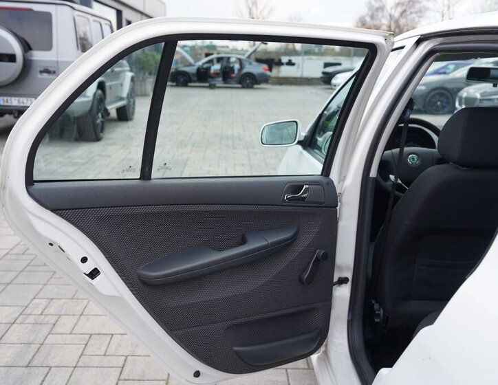 Škoda Fabia Sedan / Limuzína 1,2 l 47 kw