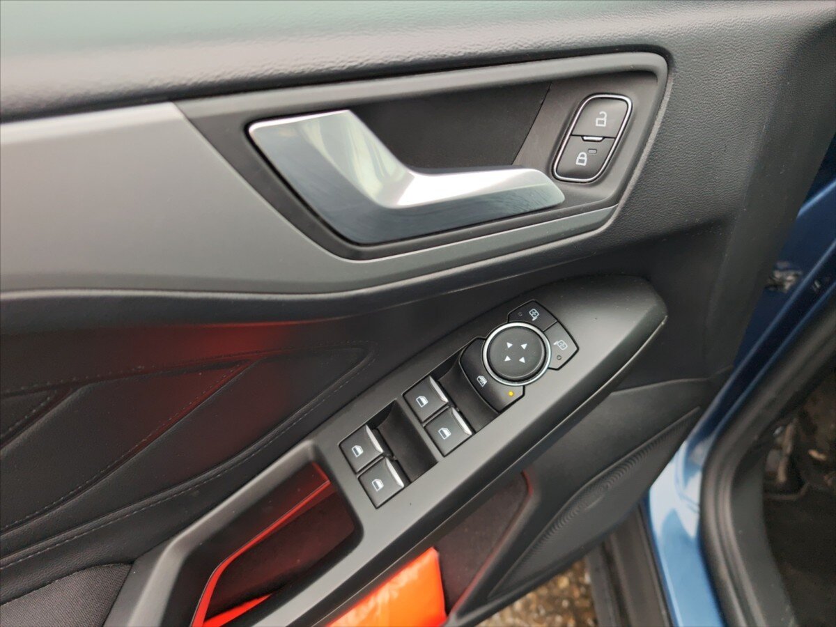 Ford Focus Kombi 999,0 92 kw