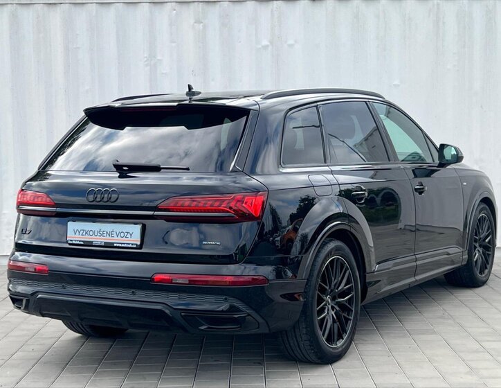 Audi Q7 6