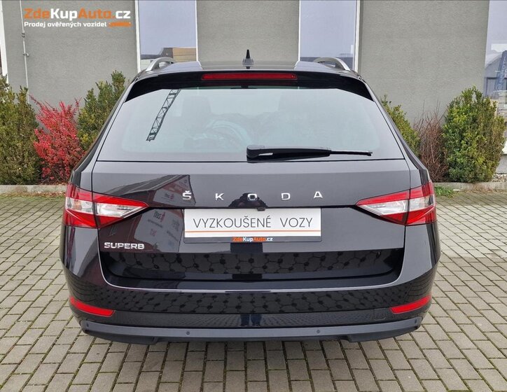 Škoda Superb 9