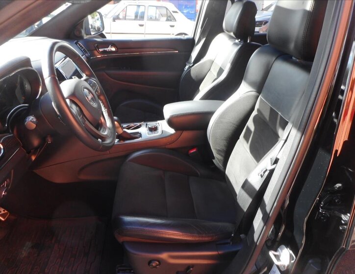 Jeep Grand Cherokee 24