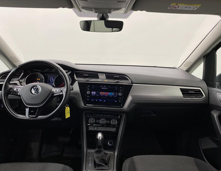 Volkswagen Touran 9