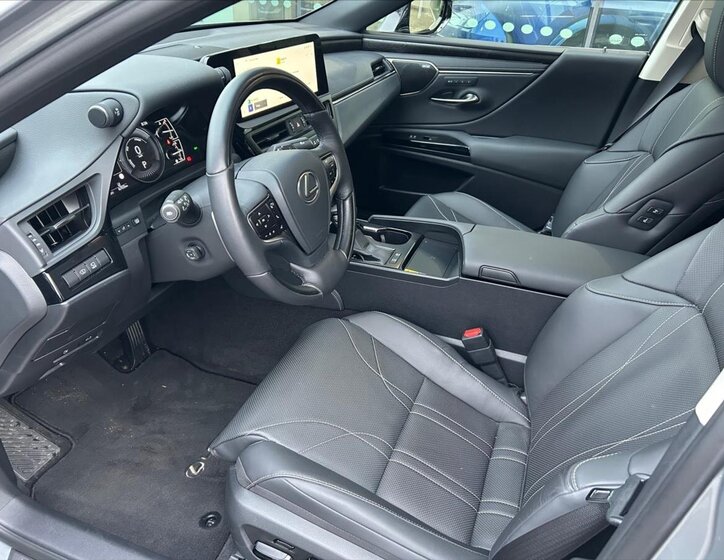 Lexus ES 300h Sedan 2,5 l 160 kw