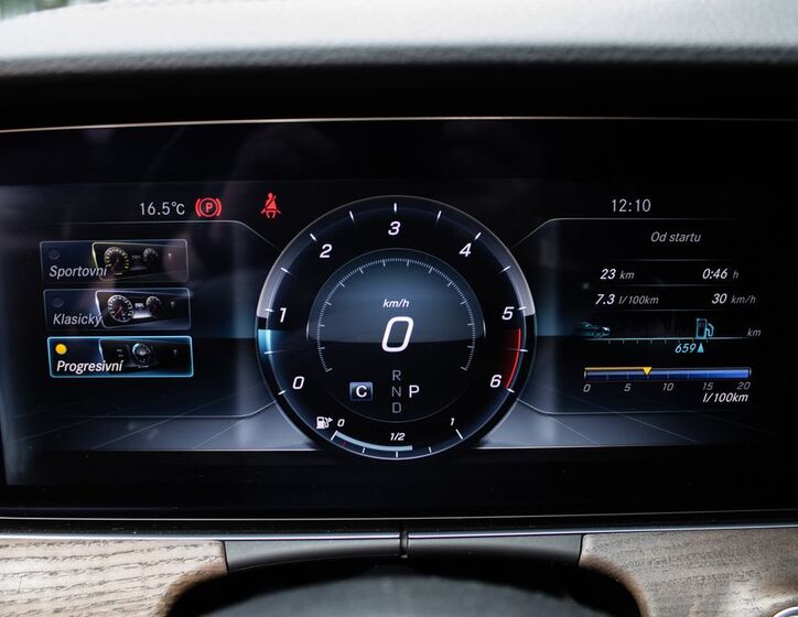 Mercedes-Benz Třídy E 12