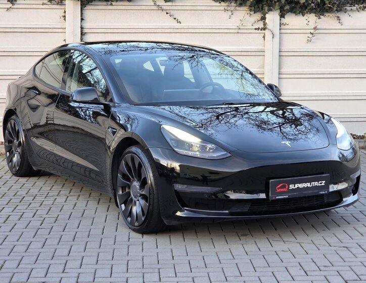 Tesla Model 3 Sedan / Limuzína 0,0 377 kw