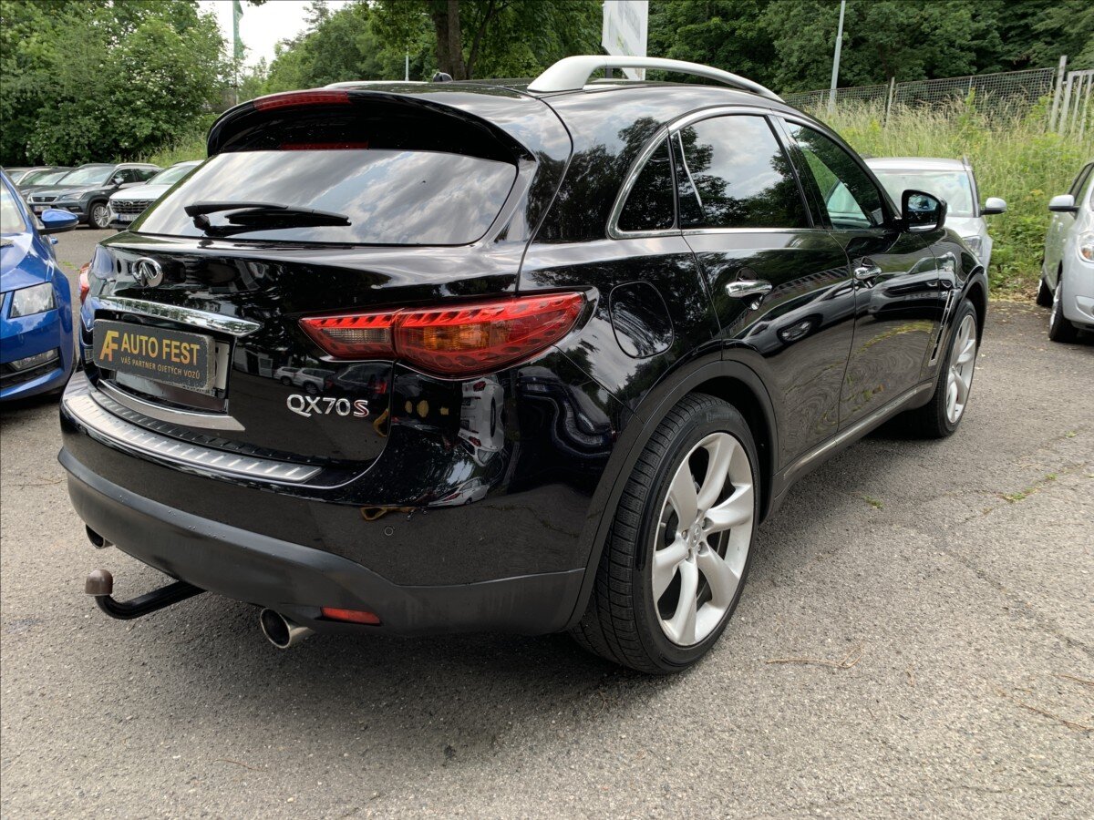 Infiniti QX70