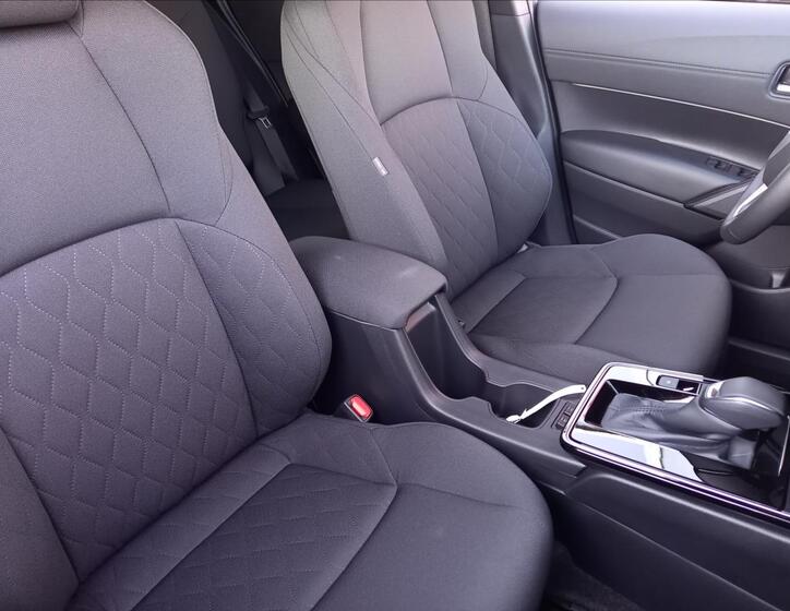 Toyota Corolla Cross 8