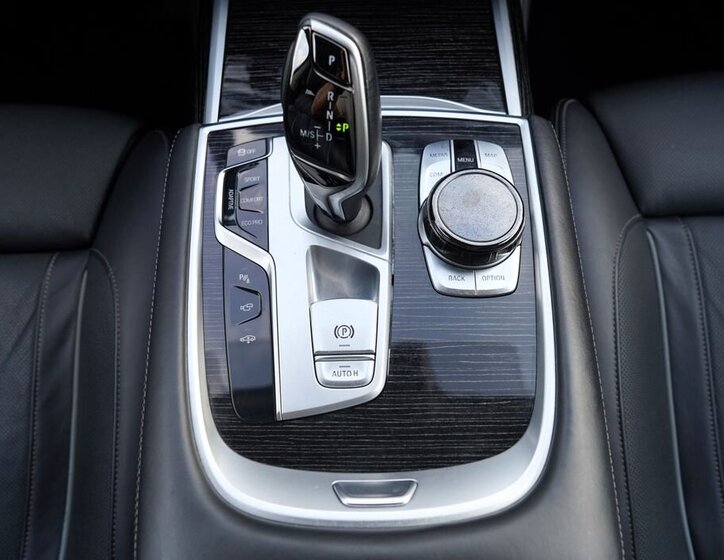 BMW Řada 7 Sedan / Limuzína 4,4 l 390 kw