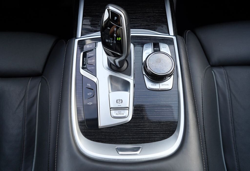 BMW Řada 7 Sedan / Limuzína 4,4 l 390 kw