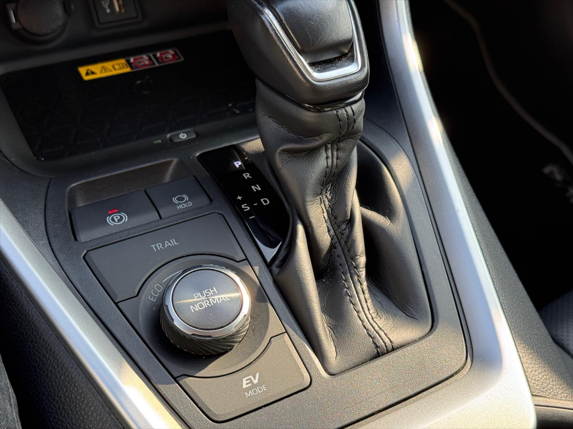 Toyota RAV4 SUV / Terénní 2,5 l 131 kw