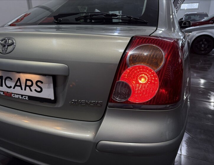 Toyota Avensis Liftback 1,8 l 95 kw
