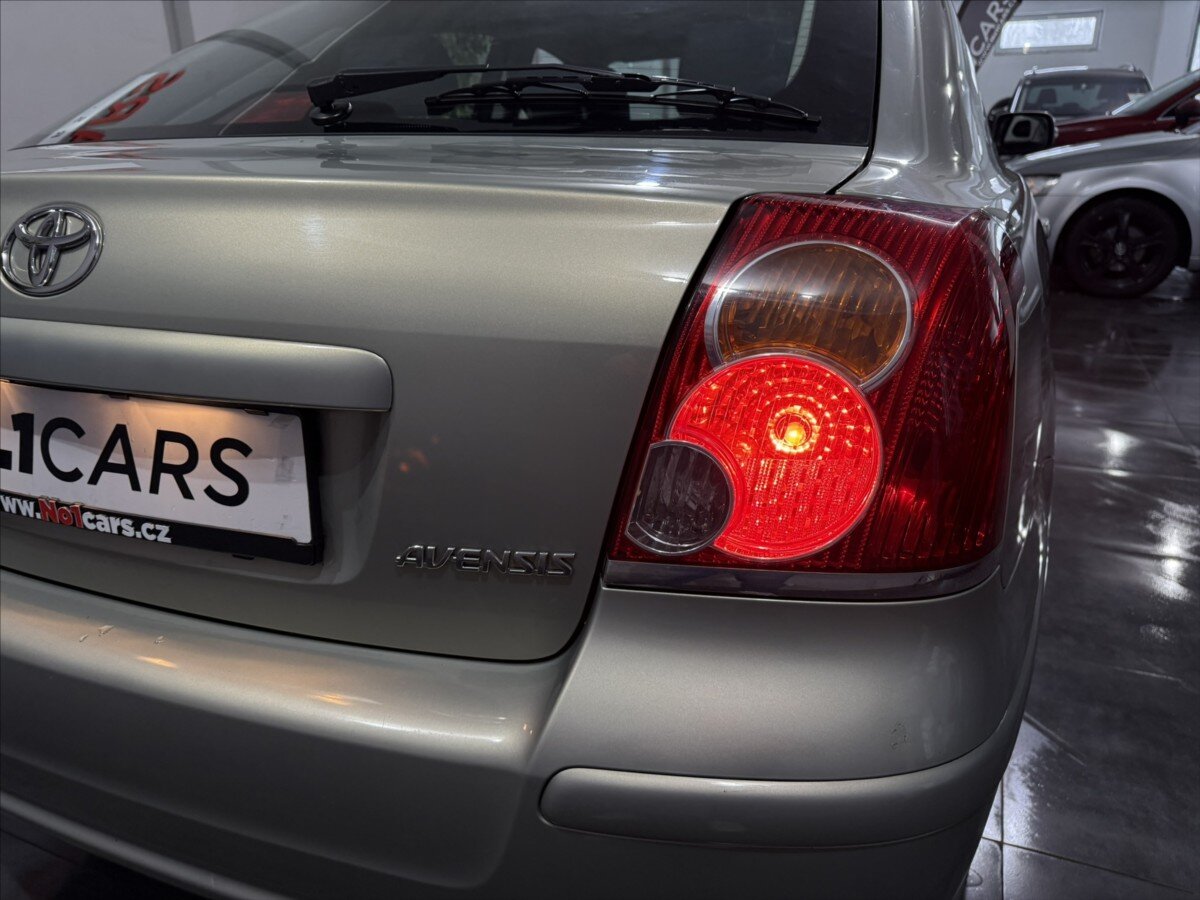 Toyota Avensis Liftback 1,8 l 95 kw