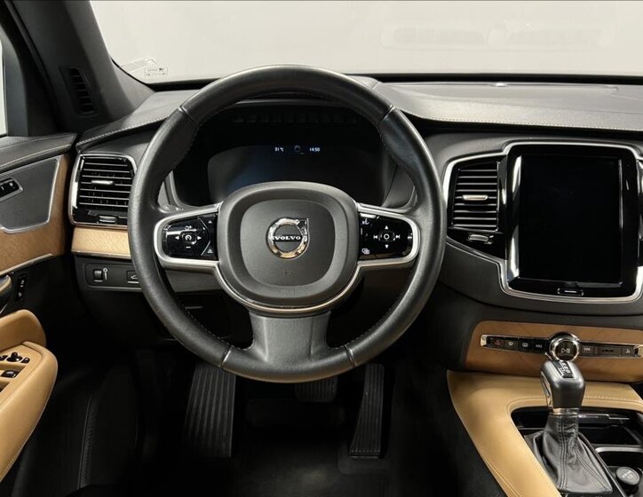 Volvo XC90 SUV / Terénní 2,0 l 240 kw