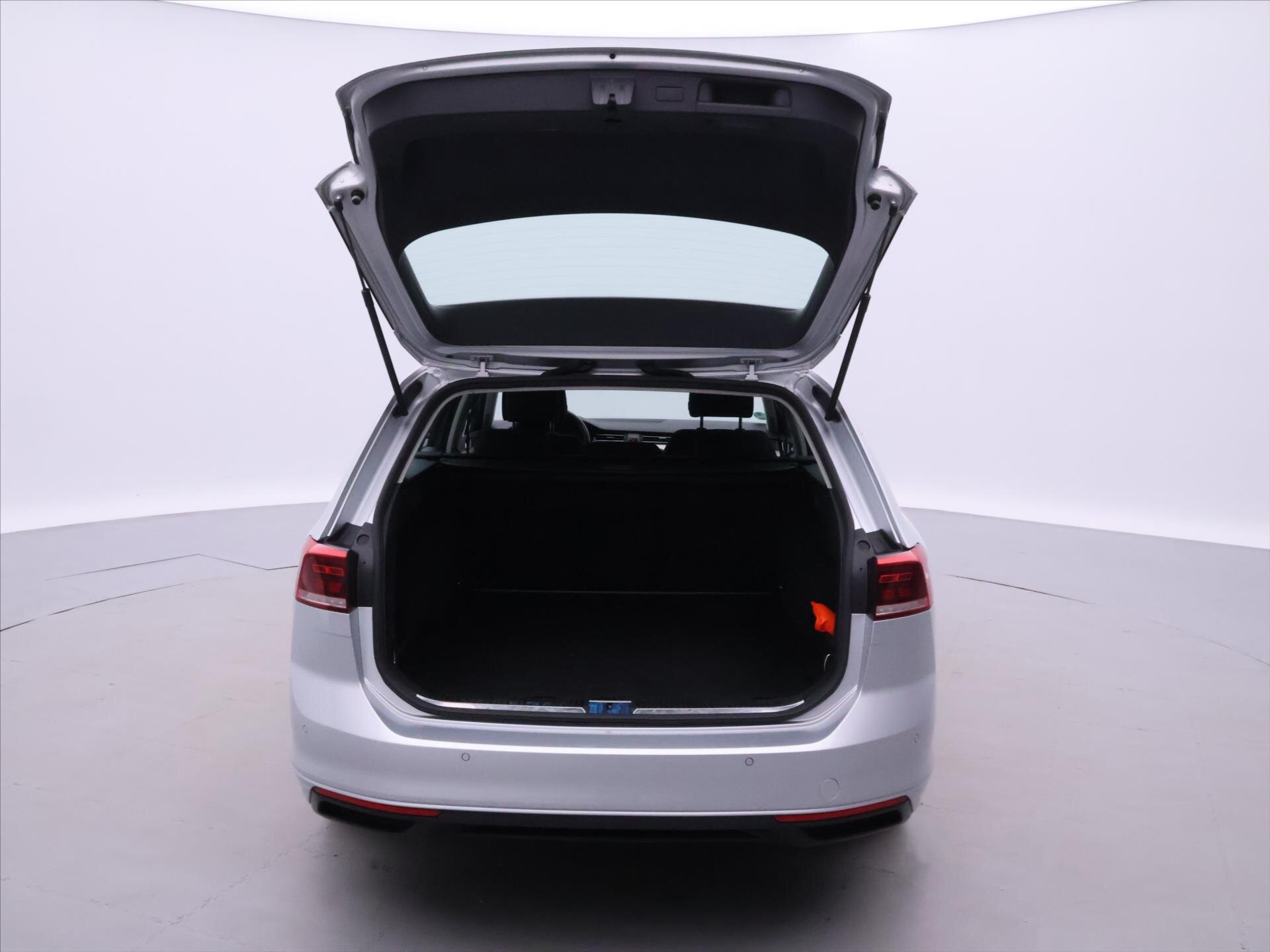 Volkswagen Passat Kombi 1,6 l 88 kw