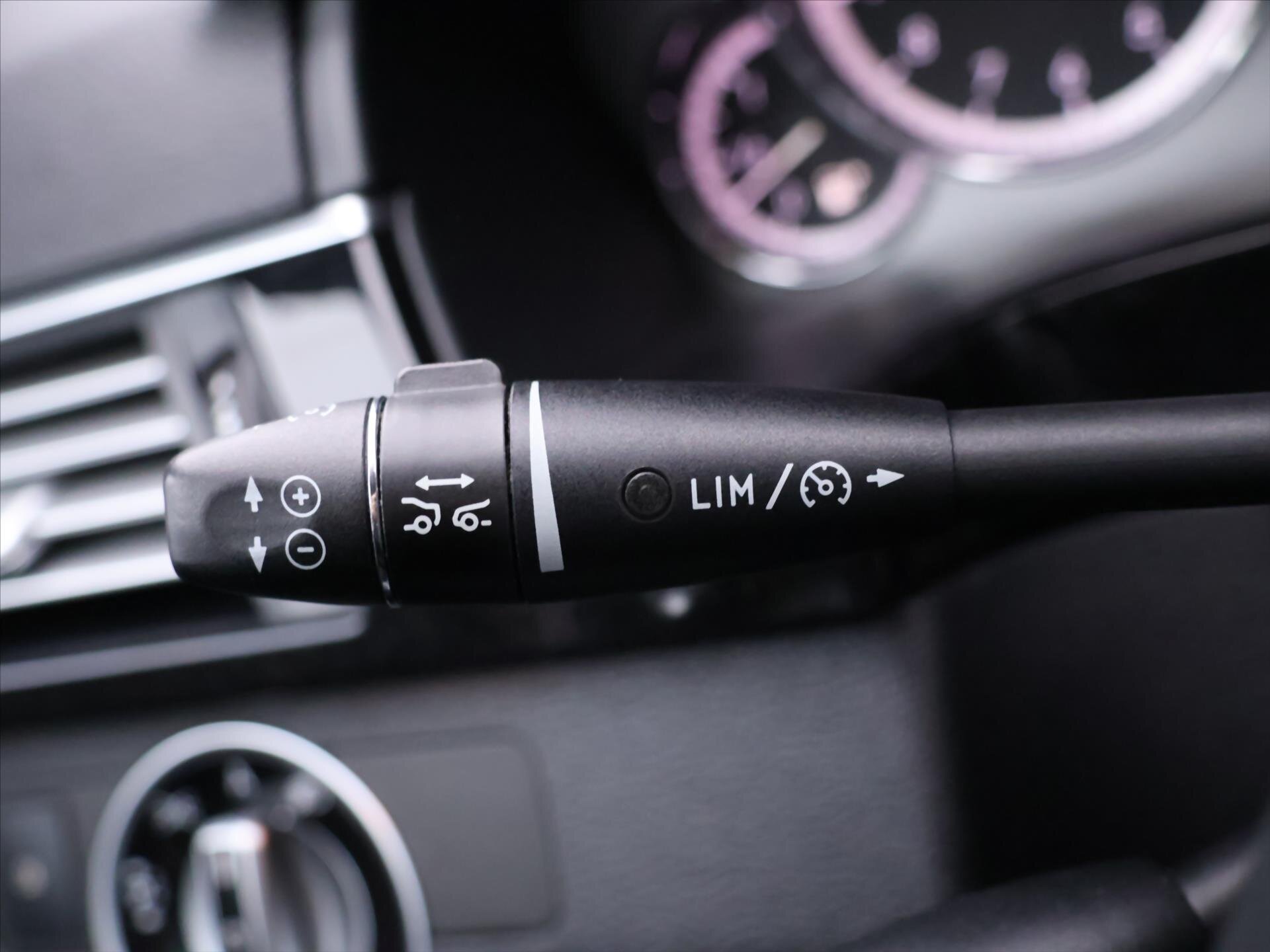 Mercedes-Benz Třídy E Sedan 3,0 l 195 kw