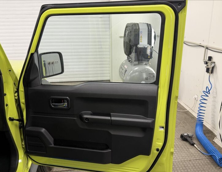 Suzuki Jimny SUV 1,5 l 75 kw