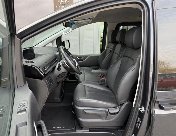 Hyundai Staria 7